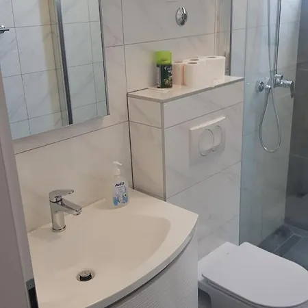 Diridonda アパート オミシュ