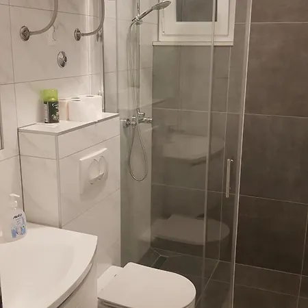 Diridonda アパート オミシュ